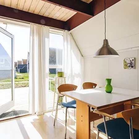 Lush Seaside Escape In Gedser Ferienhaus