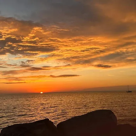 Seaside Escape In - By Traum *