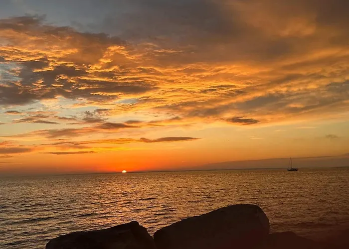 Seaside Escape In - By Traum *